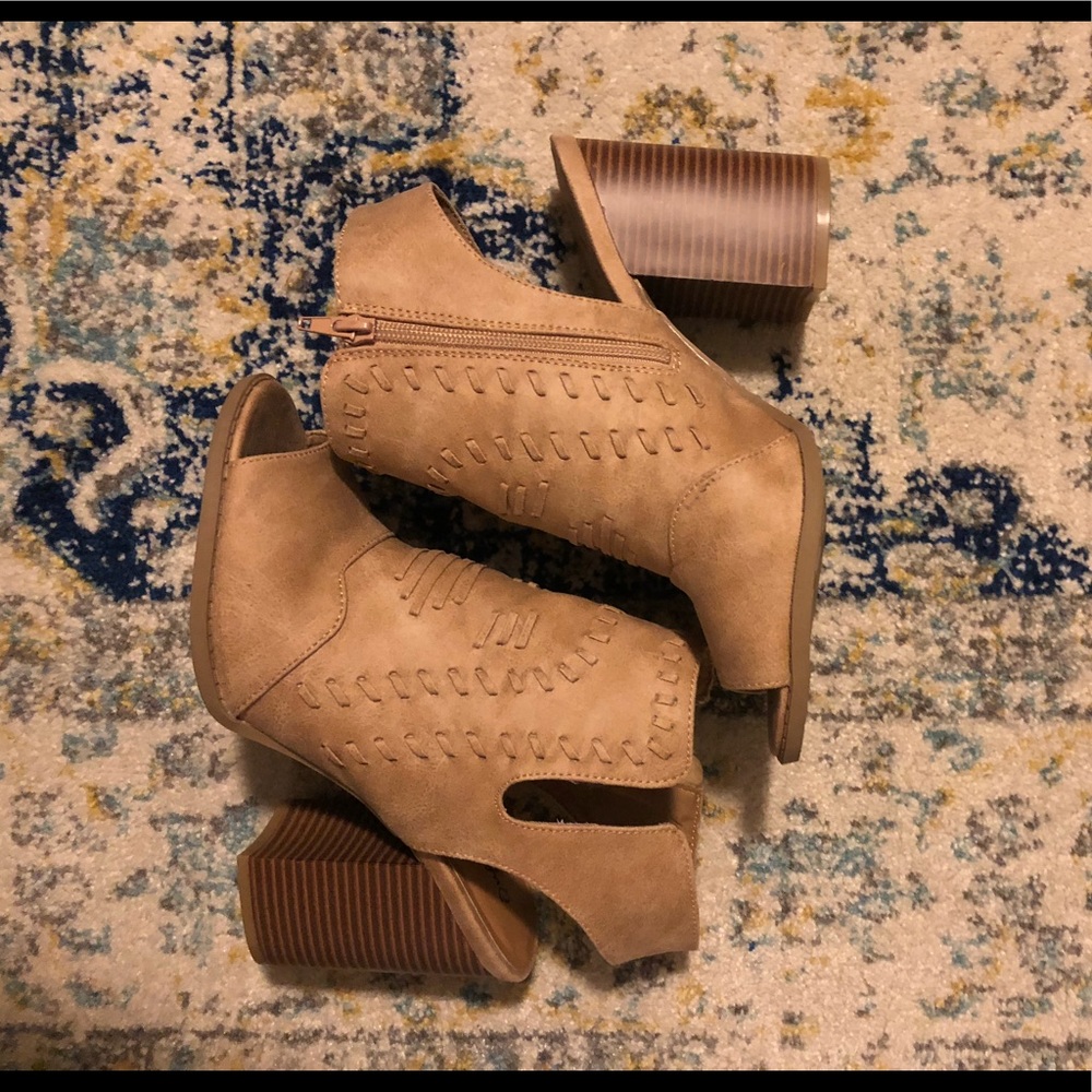 QUPID BLOCK HEEL PEEP TOE BOOTIE